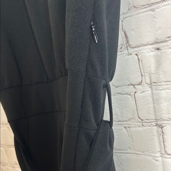 Chic Black Jumpsuit with Belt - Picture 8 of 8